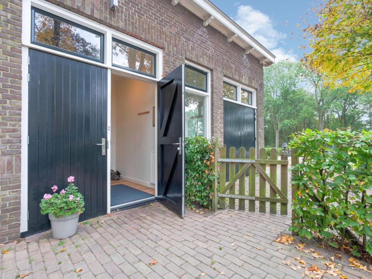 Cozy Holiday Home By The Canal In Dwingeloo Exterior foto