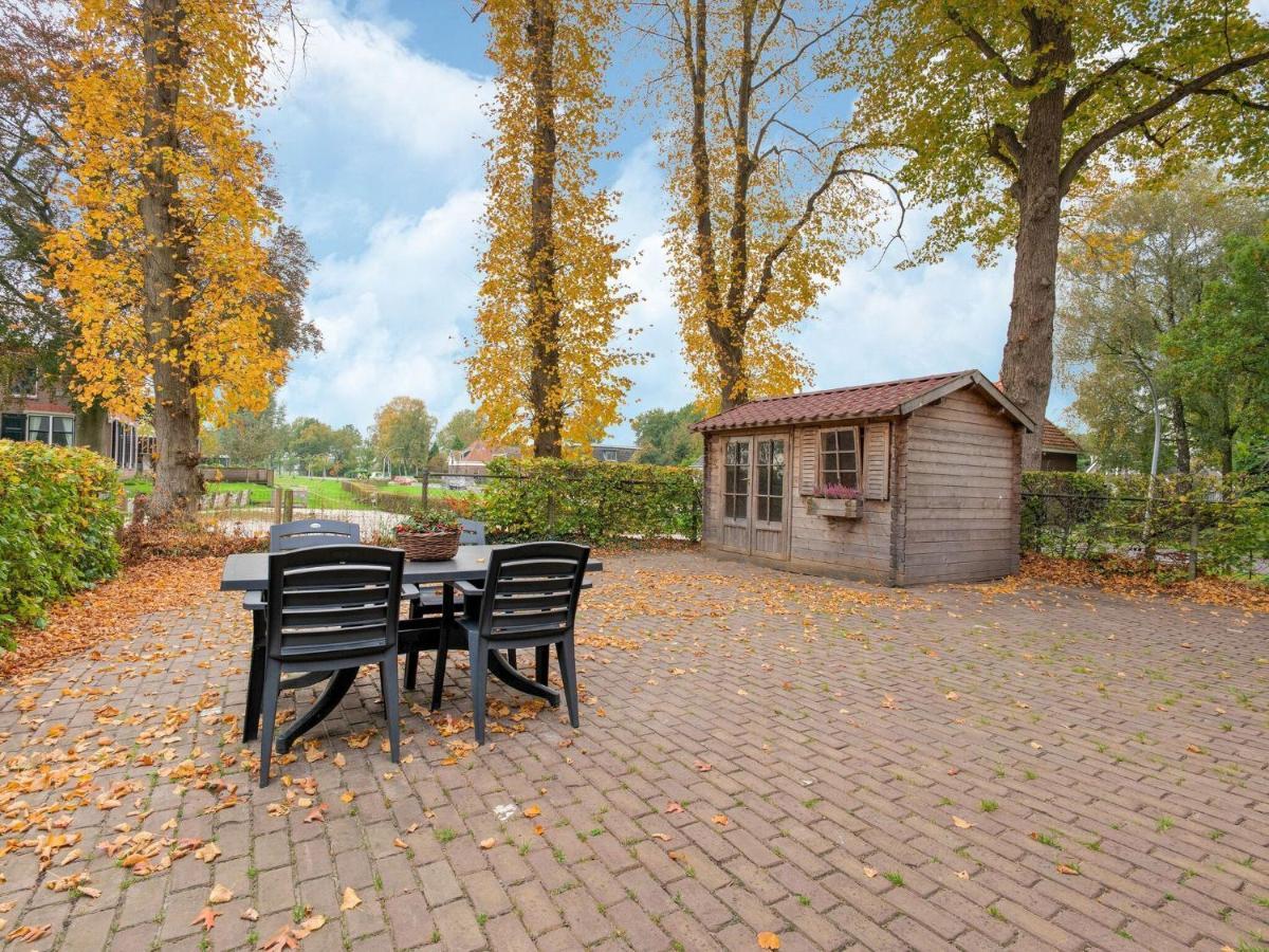 Cozy Holiday Home By The Canal In Dwingeloo Exterior foto