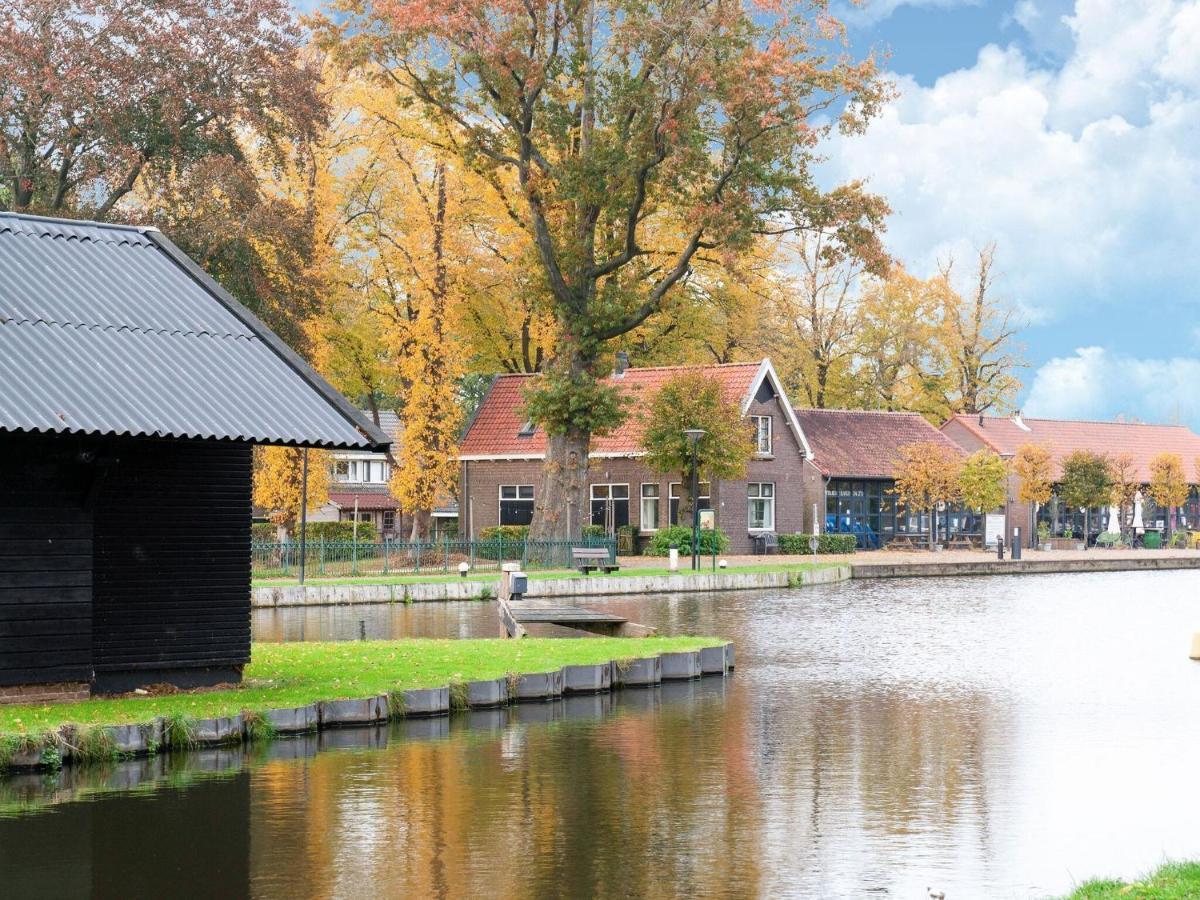 Cozy Holiday Home By The Canal In Dwingeloo Exterior foto